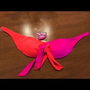 Victoria Secret Swimsuit Top (Medium)